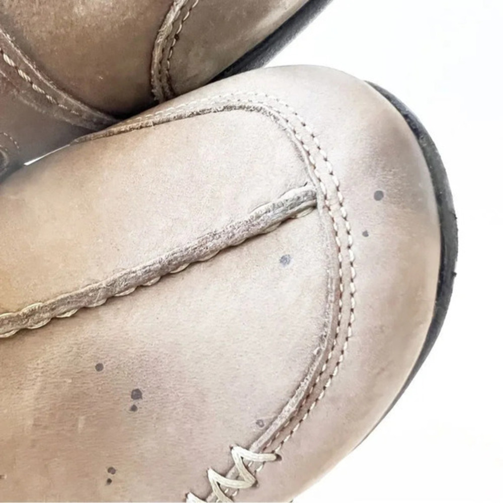 Clarks Wave Olive Green Nubuck Suede Bucs Women’s Size 7 Strap‎ Detail READ - Picture 6 of 11